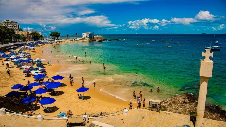 Turismo internacional na Bahia avança 3,2% enquanto Brasil enfrenta queda