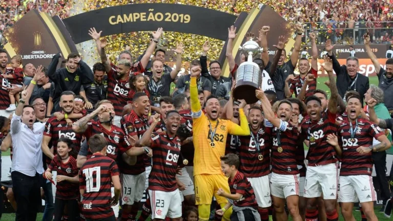 Vila Nova contrata Lincoln, campeão da Libertadores pelo Flamengo, para reforçar ataque na Série B
