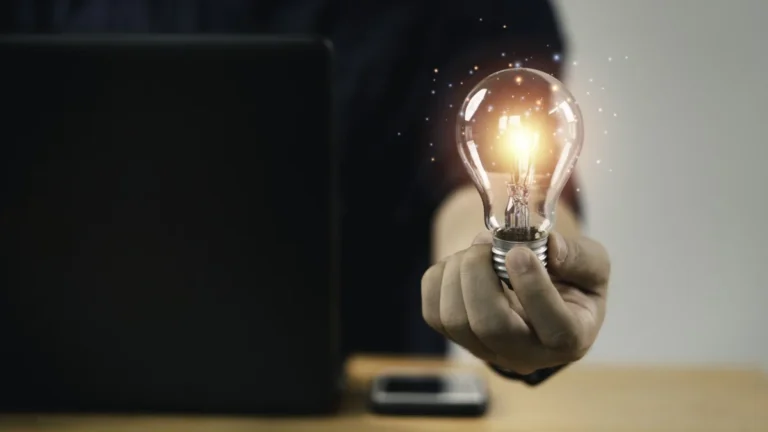 Por que o Ensino Médio Brasileiro Precisa Integrar Empreendedorismo, Gestão e Tecnologia