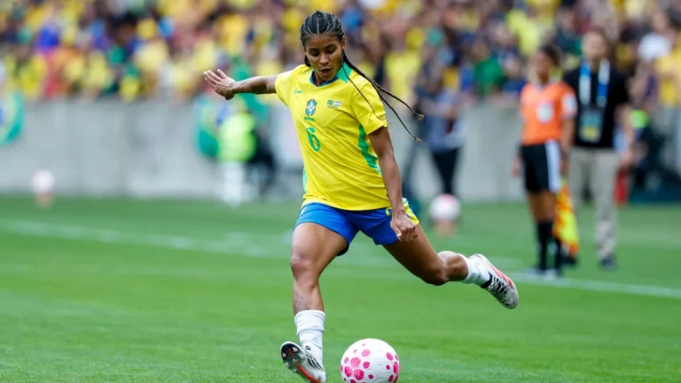 Raissa Bahia na Seleção Brasileira: Sonho de Copa do Mundo e Legado no Futebol Feminino Raissa Bahia na Seleção Brasileira: Sonho de Copa do Mundo e Legado no Futebol Feminino