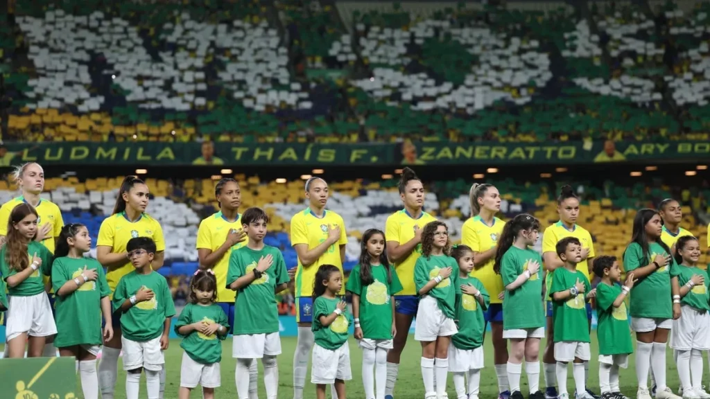 Porto Alegre e a expectativa frustrada pelo primeiro jogo da Seleção Feminina Porto Alegre e a expectativa frustrada pelo primeiro jogo da Seleção Feminina