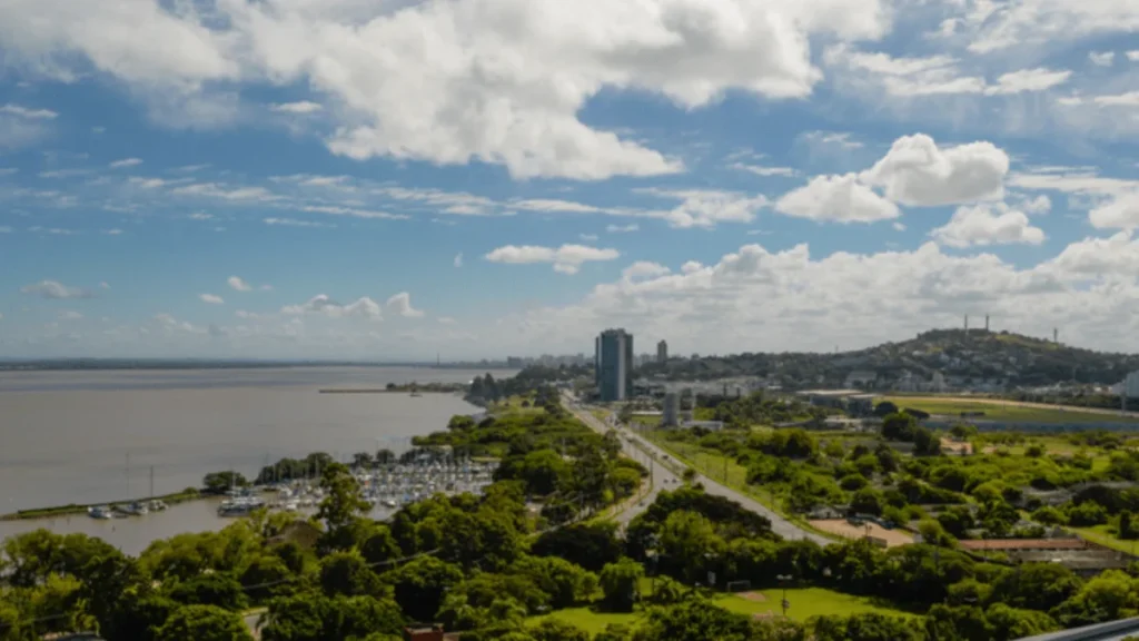 Porto Alegre enfrenta semana de frio e chuvas intensas: veja a previsão detalhada