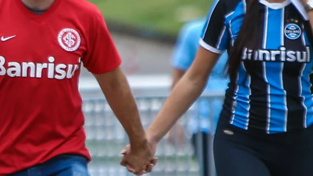 Como Porto Alegre se Prepara para o Gre-Nal 454: Expectativa e Tradição à Flor da Pele Como Porto Alegre se Prepara para o Gre-Nal 454: Expectativa e Tradição à Flor da Pele