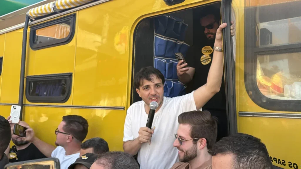 Renan Santos critica reajuste do Bolsa Família em Passo Fundo e anuncia ação judicial