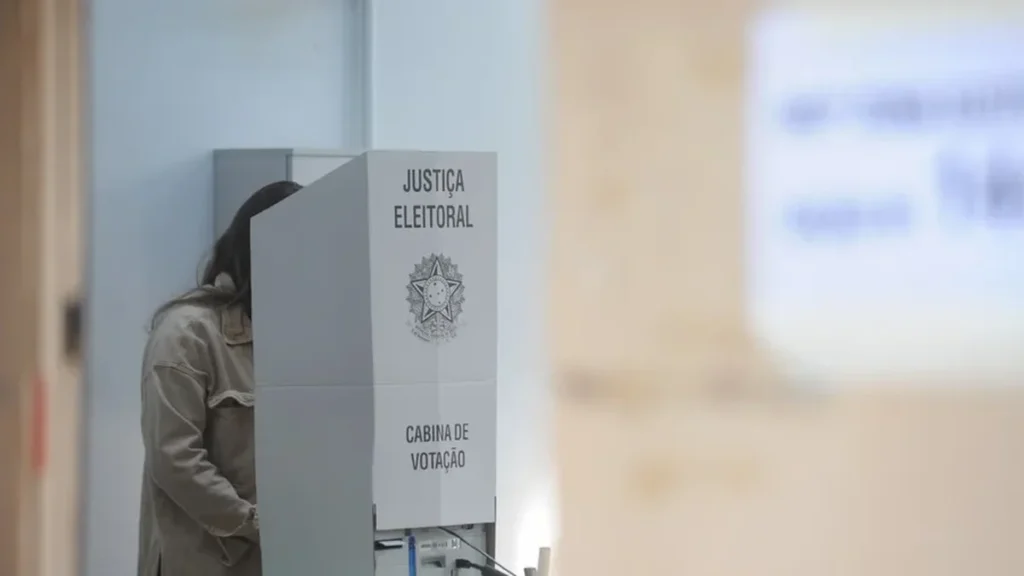 Direita domina o RS com vitória em 475 cidades e três senadores eleitos Direita domina o RS com vitória em 475 cidades e três senadores eleitos