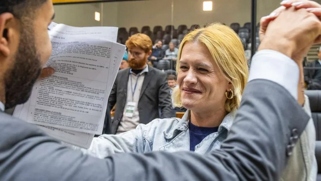 Natasha Ferreira: A Primeira Deputada Travesti do Rio Grande do Sul e Sua Representatividade Histórica Natasha Ferreira: A Primeira Deputada Travesti do Rio Grande do Sul e Sua Representatividade Históri