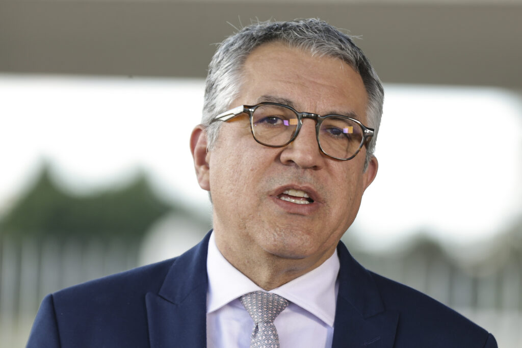 Vacinação Infantil: Ministro Padilha Convoca a Sociedade para o Dia D de Mobilização Imagem do artigo