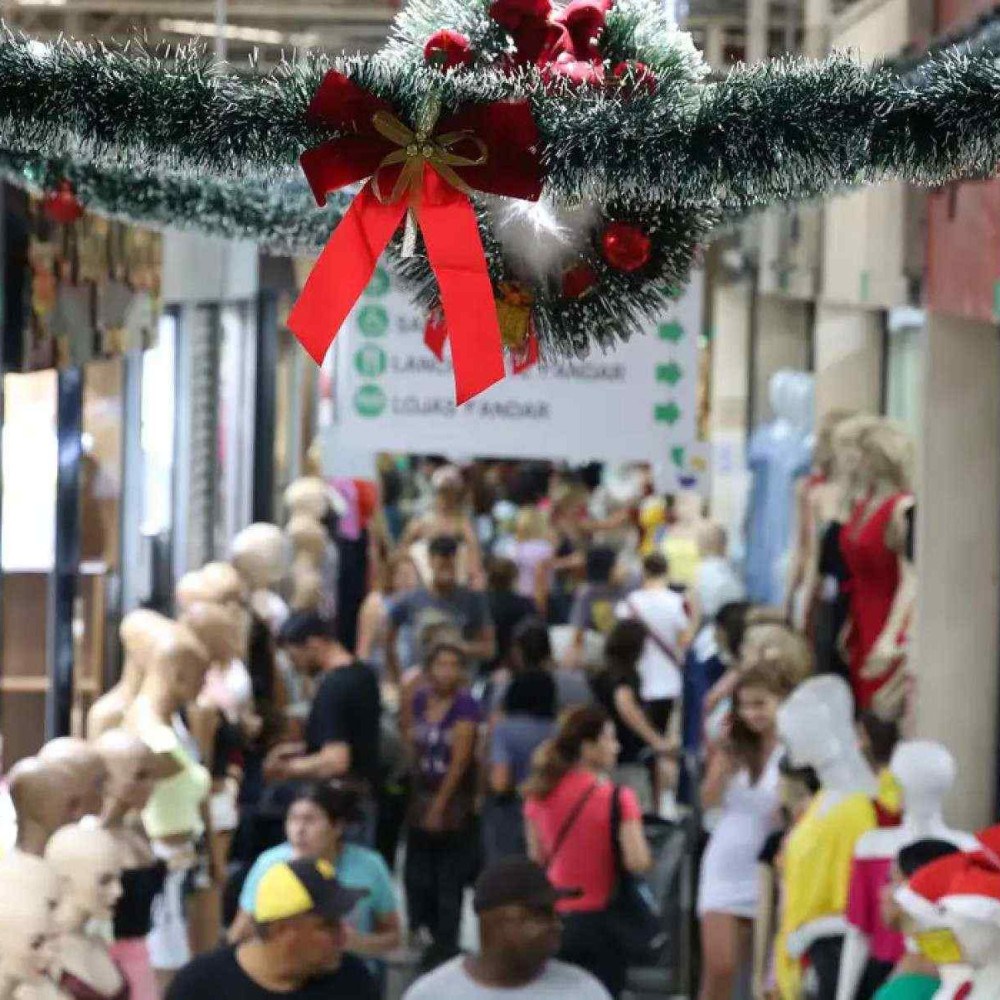 Faturamento do Comércio em BH Cai 3,86% no Natal: Uma Análise do Cenário Econômico Faturamento do Comércio em BH Cai 3,86% no Natal: Uma Análise do Cenário Econômico