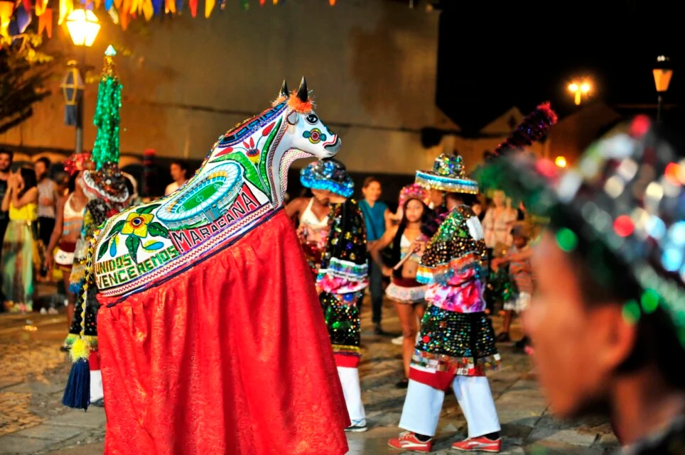 Festas Populares no Brasil: Uma Experiência Cultural para Crianças Festas Populares no Brasil: Uma Experiência Cultural para Crianças