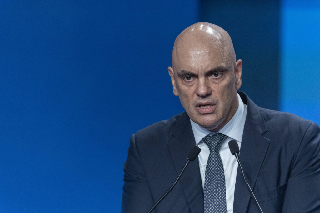 Ministro Moraes desmente telefonemas sobre aquisição do Banco Master; entenda o caso Ministro Moraes desmente telefonemas sobre aquisição do Banco Master; entenda o caso