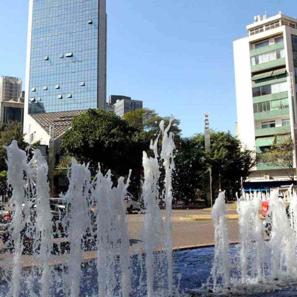 Savassi: 5 Motivos para Celebrar e Outros para Reavaliar um Ícone de Belo Horizonte Savassi: 5 Motivos para Celebrar e Outros para Reavaliar um Ícone de Belo Horizonte