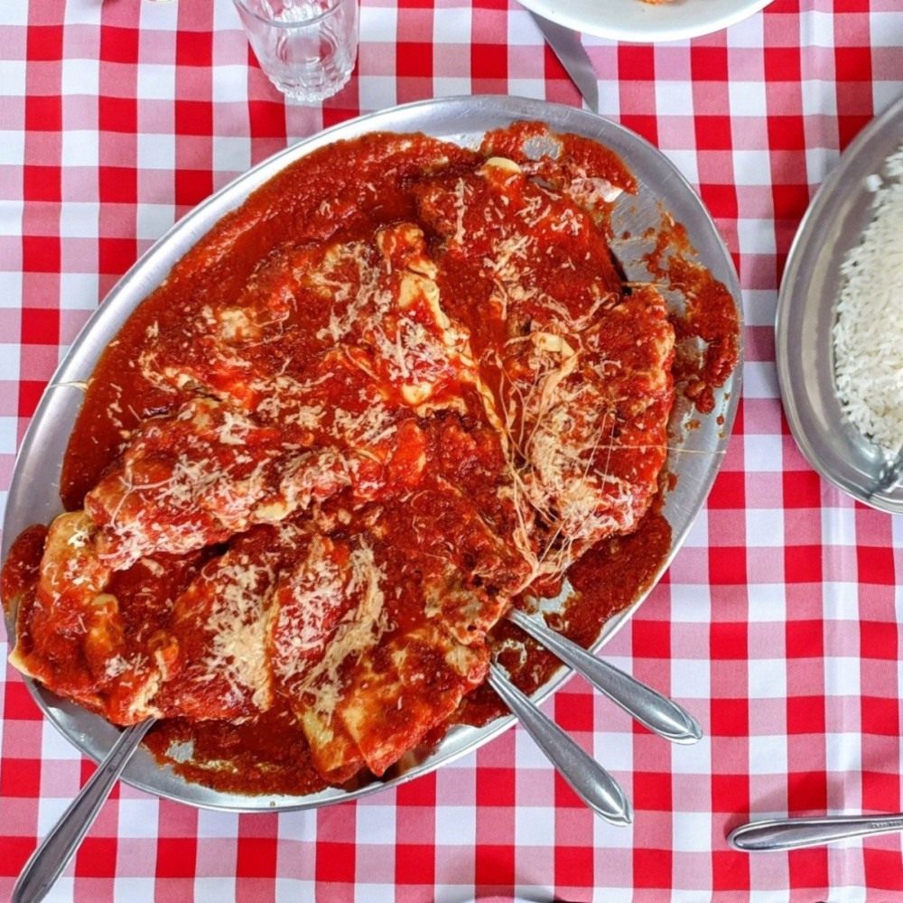 Bife à Parmegiana: Um Clássico da Culinária de Belo Horizonte? Bife à Parmegiana: Um Clássico da Culinária de Belo Horizonte?
