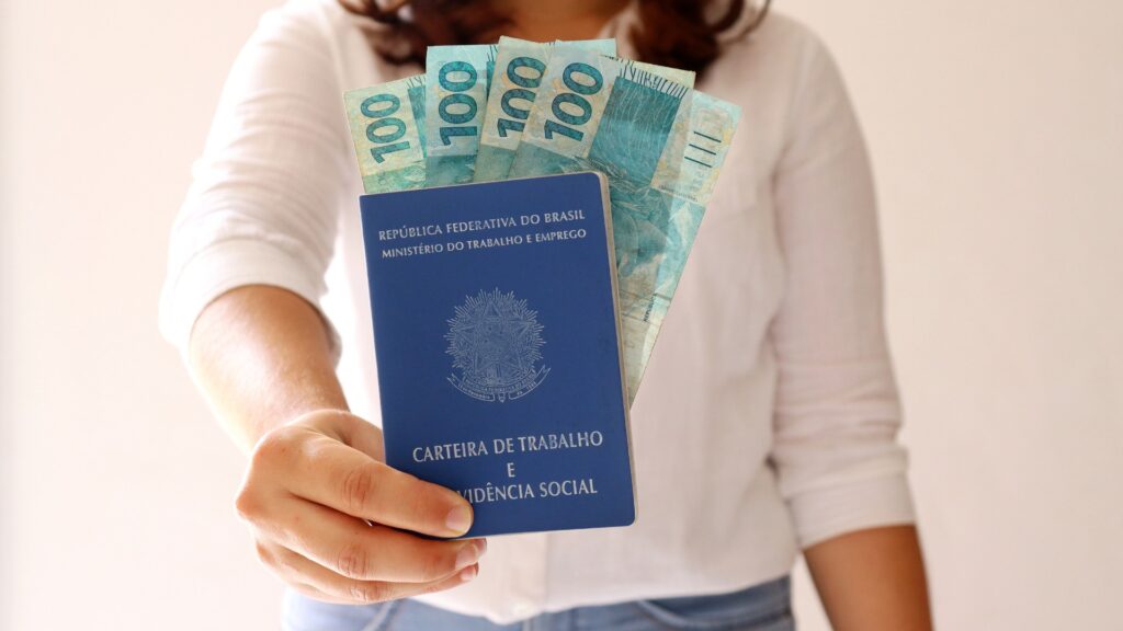 Crédito Consignado CLT: Empréstimos atingem R$ 52 bilhões, abaixo das expectativas do governo Crédito Consignado CLT: Empréstimos atingem R$ 52 bilhões, abaixo das expectativas do governo