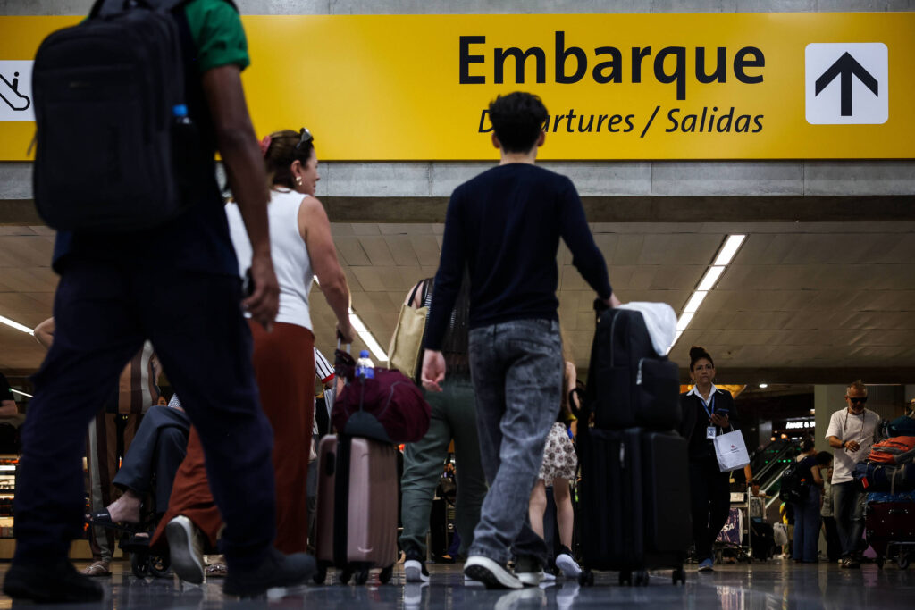 Crise Aérea: Ataque dos EUA Suspende Voos do Brasil para o Caribe Crise Aérea: Ataque dos EUA Suspende Voos do Brasil para o Caribe