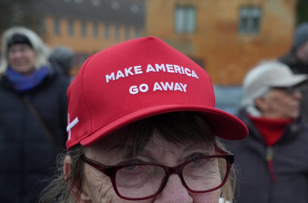 Dinamarqueses Organizam Boicote a Produtos Americanos em Resposta a Trump