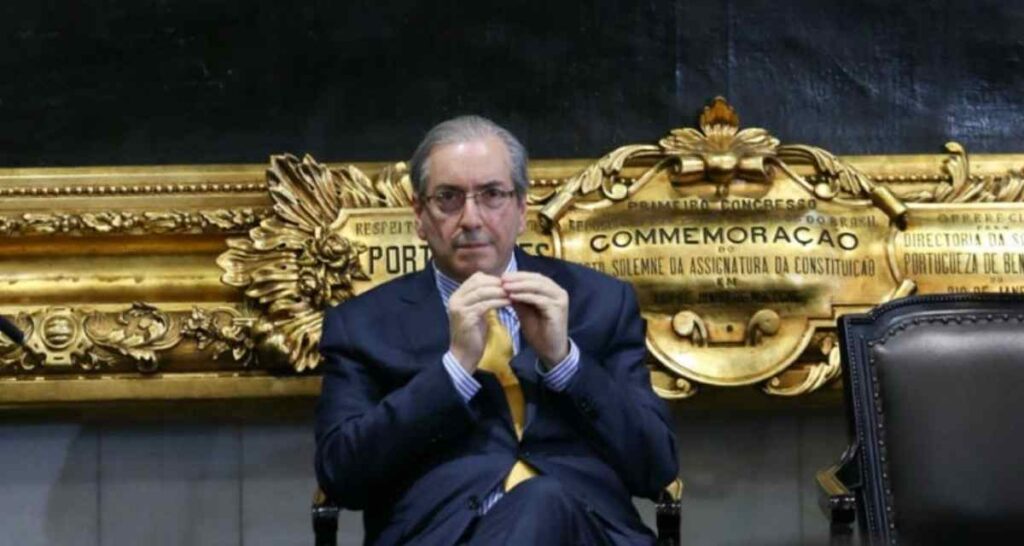 Eduardo Cunha em Minas: O Poder da Mídia e do Rádio na Política Regional Eduardo Cunha em Minas: O Poder da Mídia e do Rádio na Política Regional