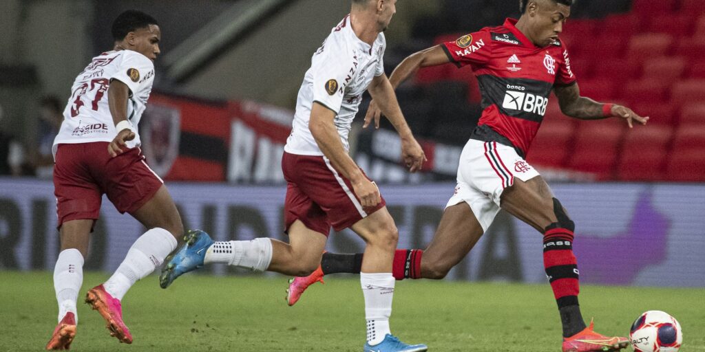 Futebol: Clássicos de Ouro Agitam os Estaduais Neste Fim de Semana