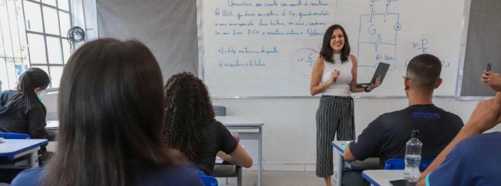Governo de Minas Avança na Carreira de Servidores da Educação com 1,6 mil Concessões Governo de Minas Avança na Carreira de Servidores da Educação com 1,6 mil Concessões