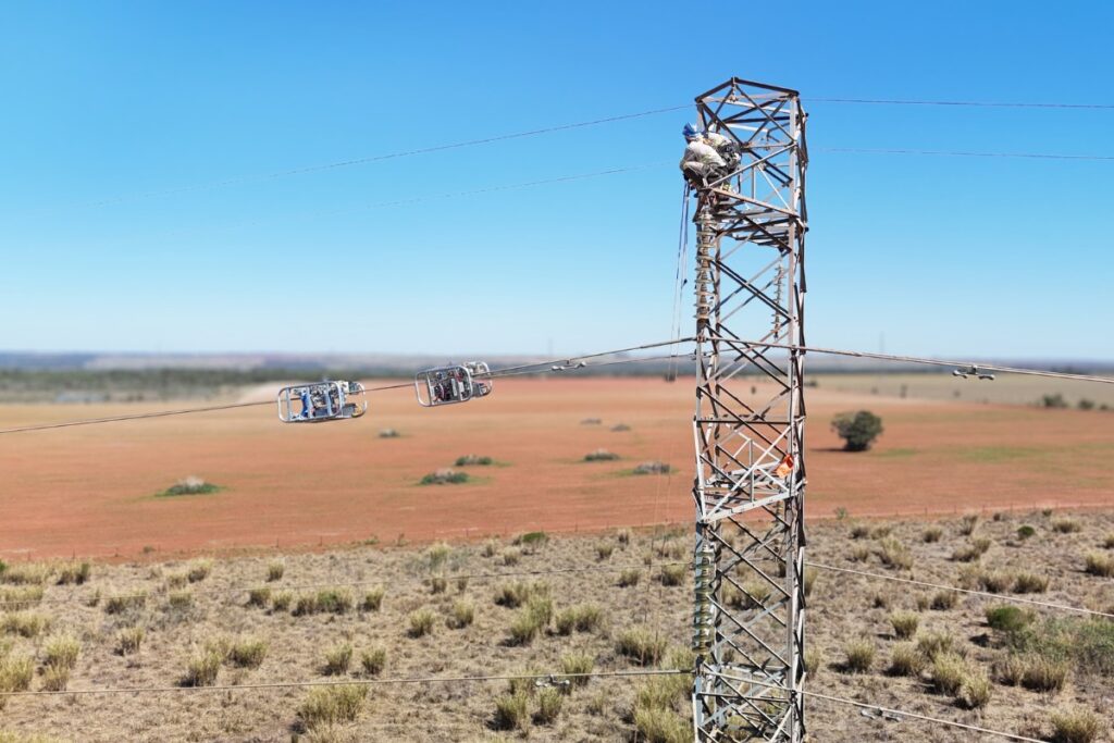 Inovação Tecnológica no Setor Elétrico: Testes de Revestimento em Linhas de Transmissão no Interior de SP Inovação Tecnológica no Setor Elétrico: Testes de Revestimento em Linhas de Transmissão no Interior