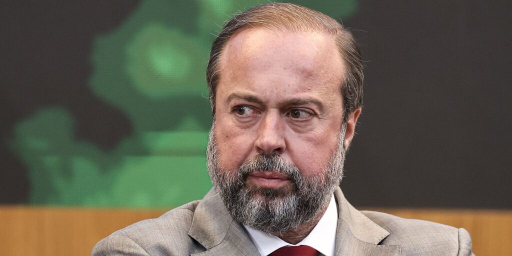 Ministro Pressiona por Resposta Rápida a Vazamento de Água em Mina da Vale