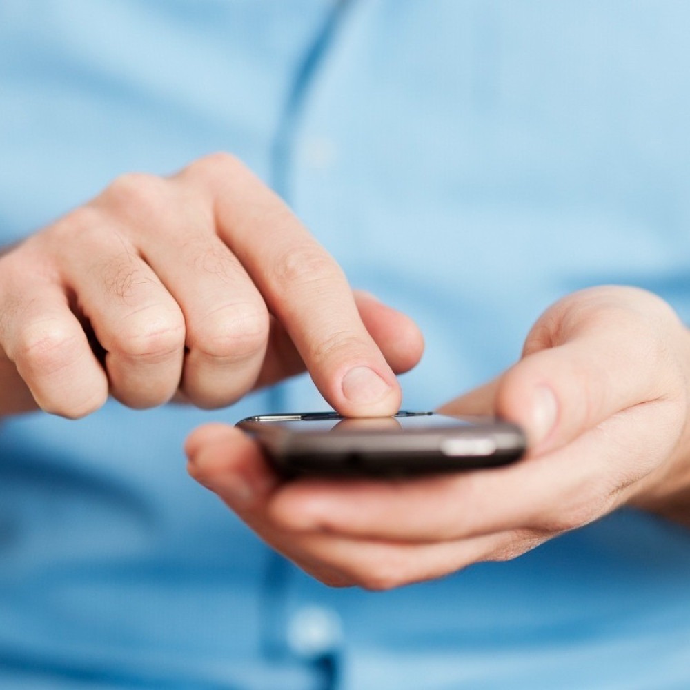 Passageiro é Expulso de Voo da Latam Após Recusa em Colocar Celular no Modo Avião Passageiro é Expulso de Voo da Latam Após Recusa em Colocar Celular no Modo Avião