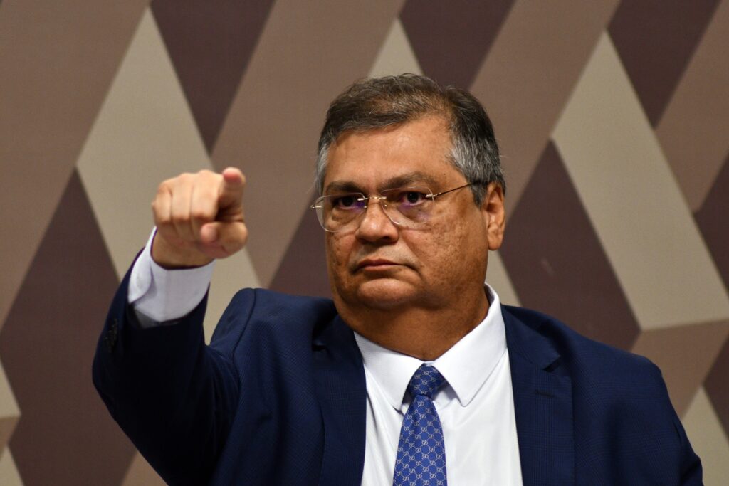 Decisão de Flávio Dino Apoia Veto de Lula e Impõe Limites a Penduricalhos do Servidor