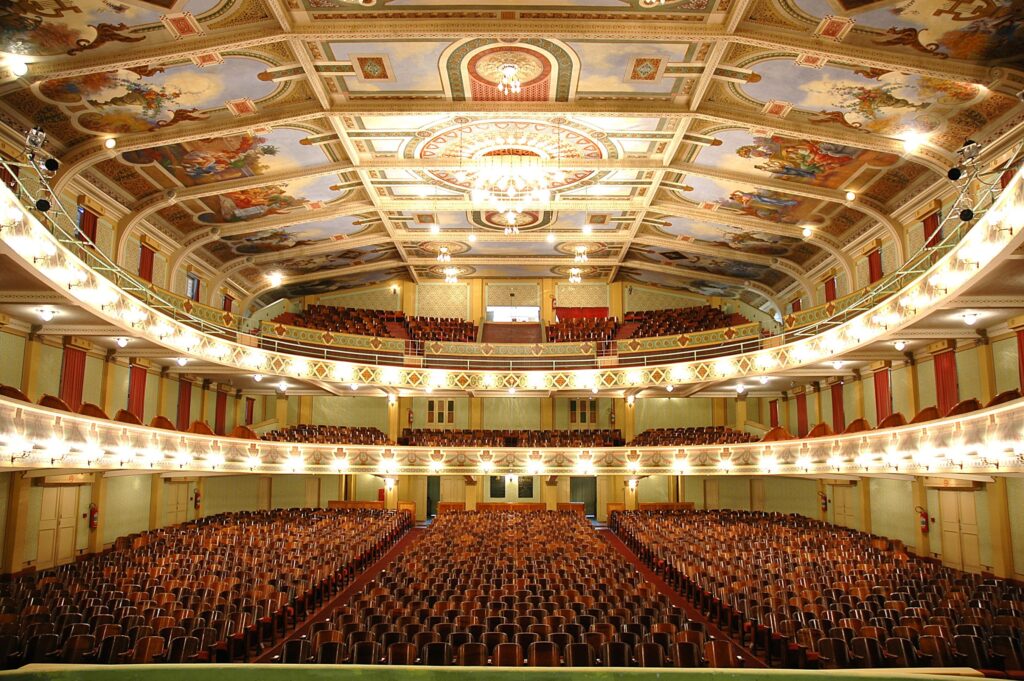 Descubra o Cine-Theatro Central: Visitas Guiadas a um Ícone Cultural de Juiz de Fora Descubra o Cine-Theatro Central: Visitas Guiadas a um Ícone Cultural de Juiz de Fora