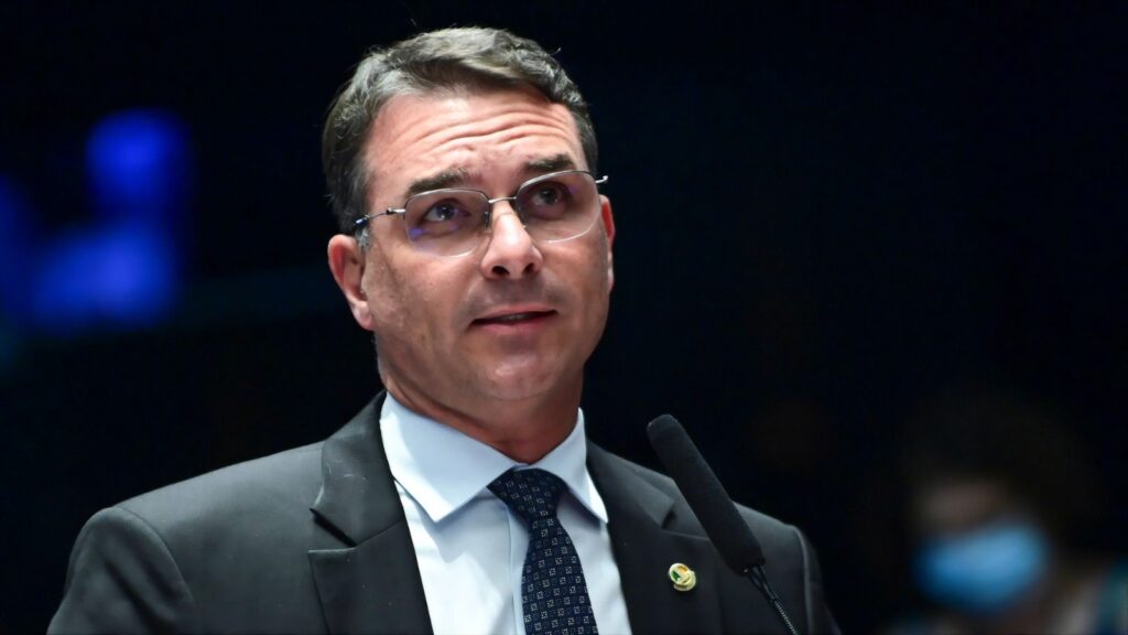 Flávio Bolsonaro: Possibilidade de Três Palanques em Minas para 2024