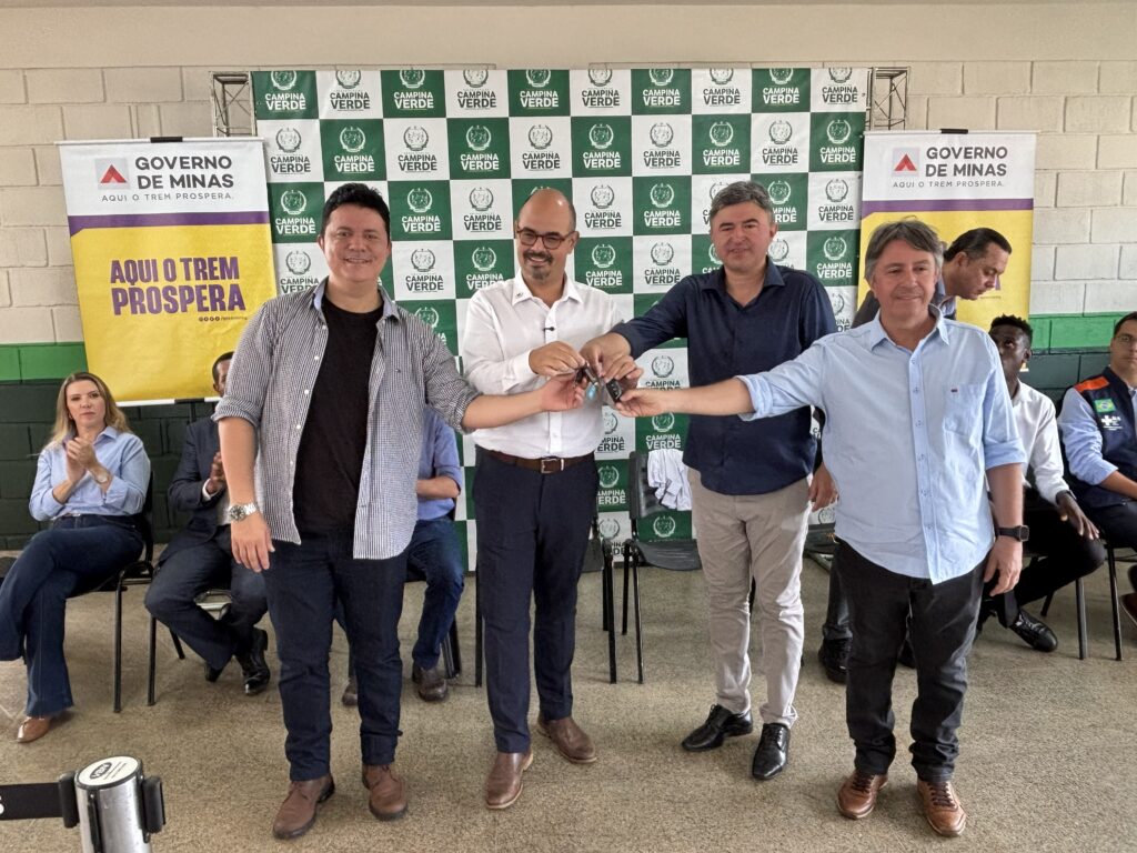 Governo de Minas Gerais Entrega Micro-ônibus do Programa Transporta SUS a Campina Verde Governo de Minas Gerais Entrega Micro-ônibus do Programa Transporta SUS a Campina Verde