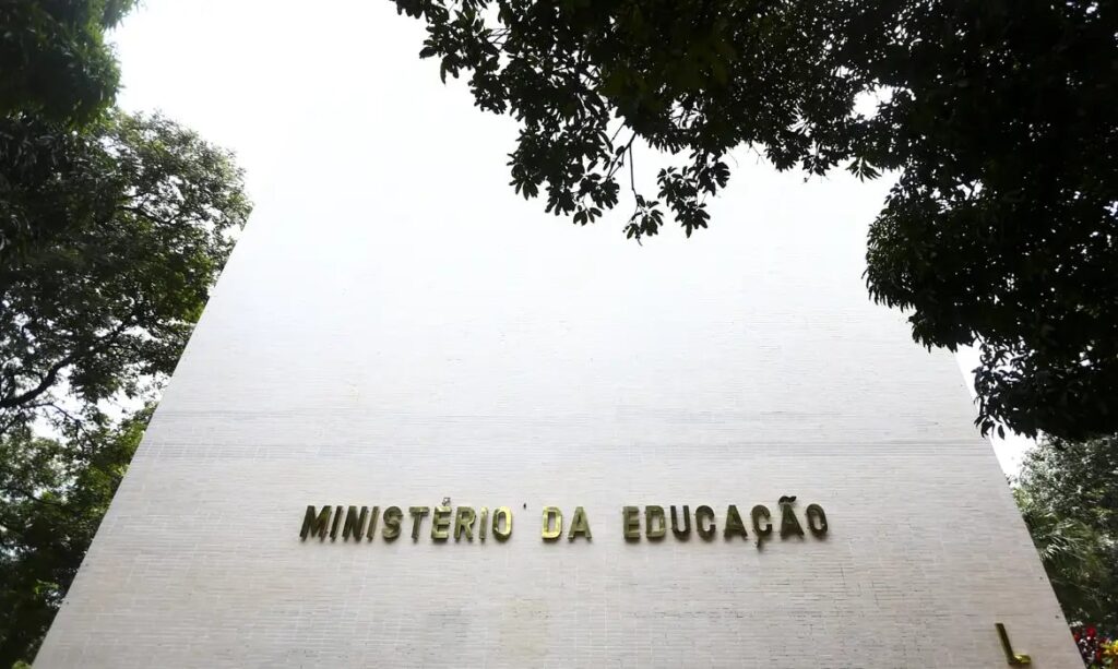 MEC Autoriza Novos Cursos Superiores em 23 Cidades do Brasil