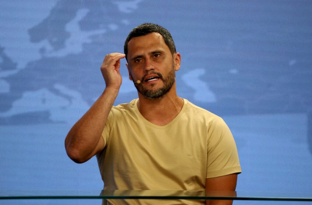 Possibilidade de Gleidson Azevedo como Vice de Simões ainda está em Análise Possibilidade de Gleidson Azevedo como Vice de Simões ainda está em Análise