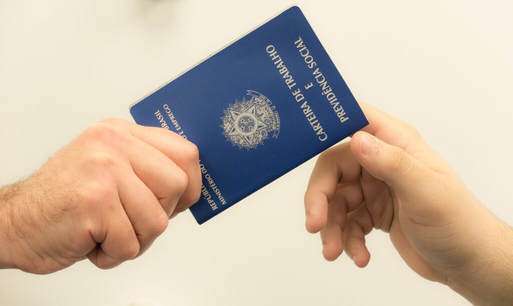 Recorde de Pedidos de Demissão em Minas: 940 Mil ‘Pedem Conta’ no Estado