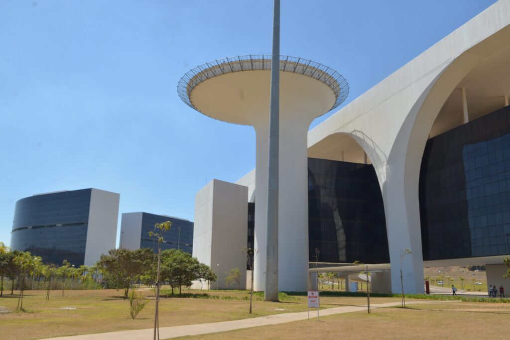 Supremo Tribunal Federal Suspende Ação por 180 Dias em Proposta de Minas com a União Supremo Tribunal Federal Suspende Ação por 180 Dias em Proposta de Minas com a União