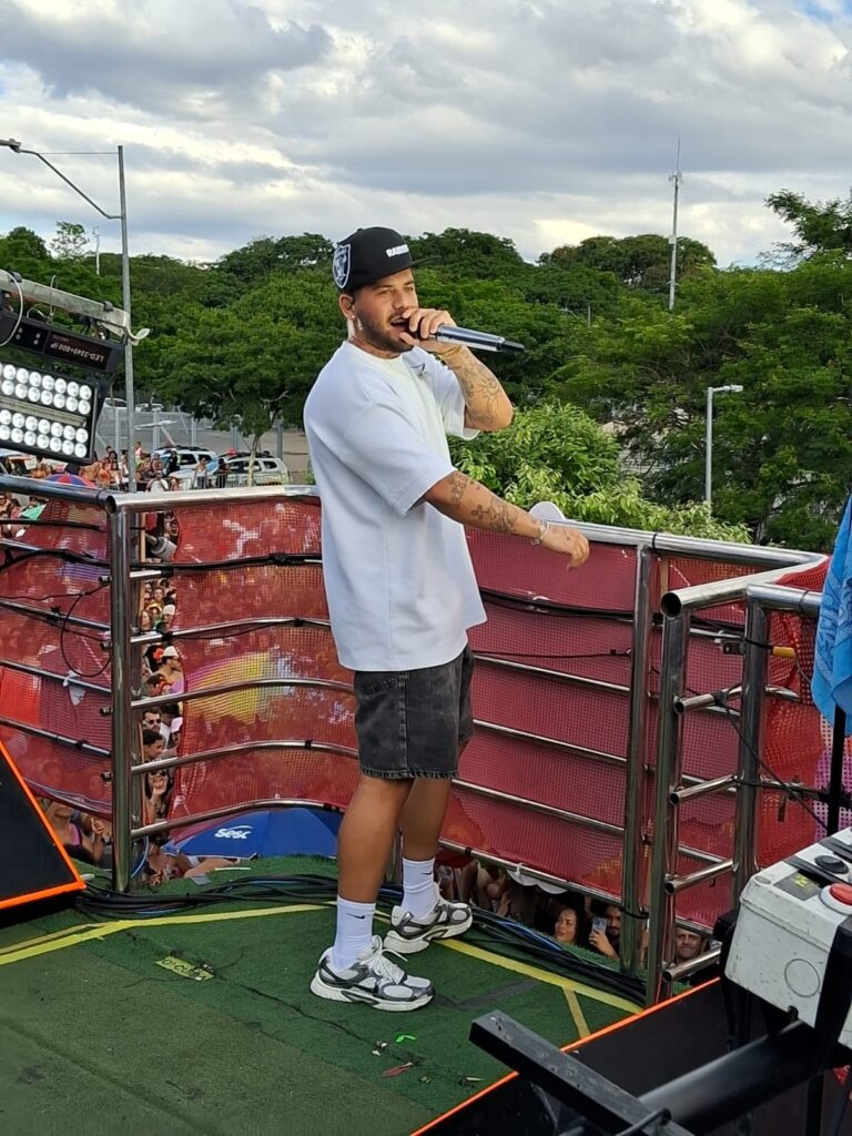 Zé Felipe Agita o Carnaval em BH com Trio Elétrico e Hits Irresistíveis Zé Felipe Agita o Carnaval em BH com Trio Elétrico e Hits Irresistíveis