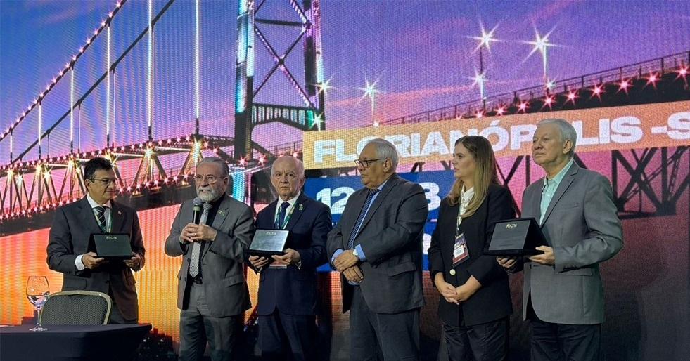 Abertura do I Encontro Nacional de Conselhos de Medicina: Homenagens e Debates sobre Saúde Mental Abertura do I Encontro Nacional de Conselhos de Medicina: Homenagens e Debates sobre Saúde Mental