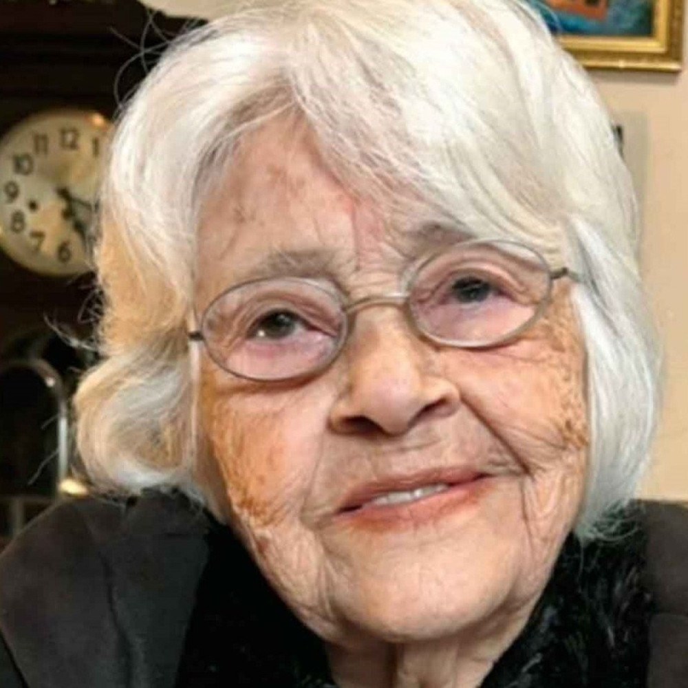 Adélia Prado: Uma Celebração da Poesia no Dia Internacional da Mulher Adélia Prado: Uma Celebração da Poesia no Dia Internacional da Mulher