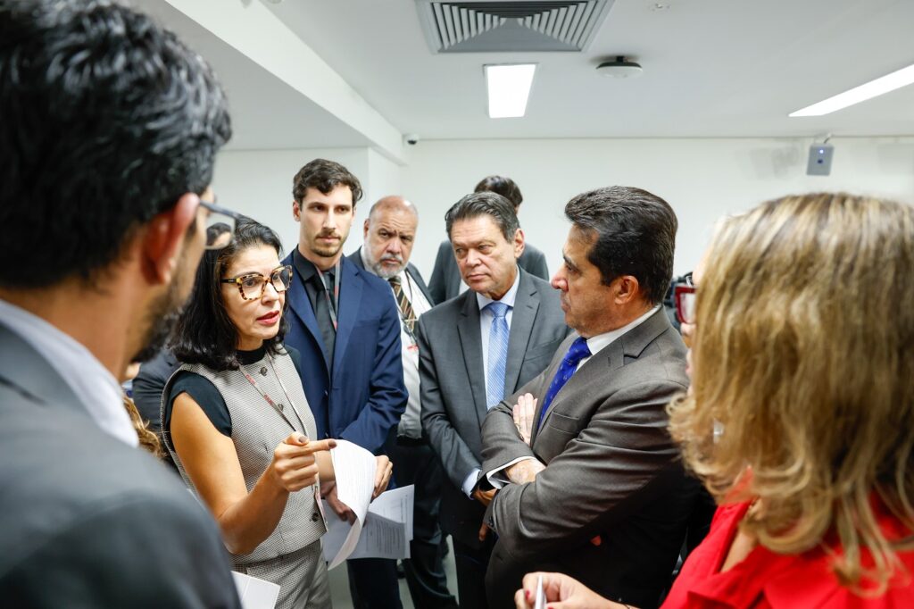 Assembleia de Minas acelera reajuste salarial dos servidores estaduais Assembleia de Minas acelera reajuste salarial dos servidores estaduais