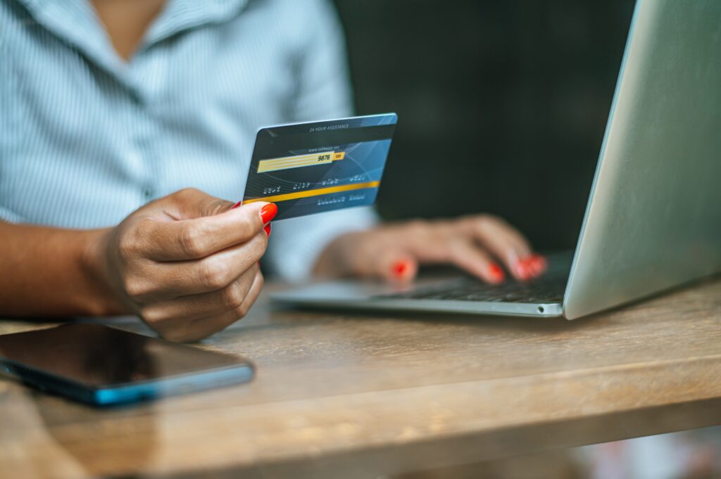 Cartão de Crédito e Empréstimos: Entenda o Crescente Endividamento no Brasil Cartão de Crédito e Empréstimos: Entenda o Crescente Endividamento no Brasil