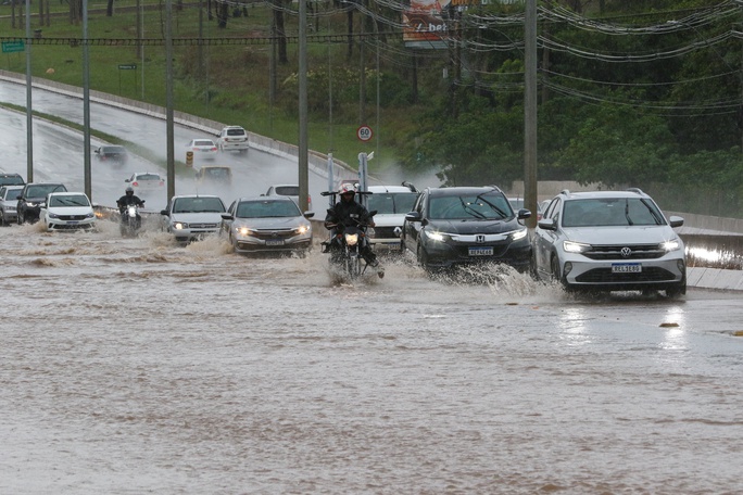 Chuvas Intensas em MG, SP e MS: Alerta e Preparativos do MIDR Chuvas Intensas em MG, SP e MS: Alerta e Preparativos do MIDR