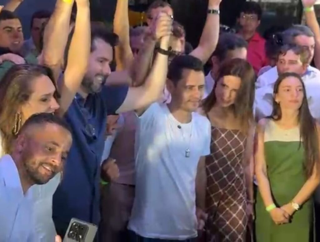 Cleitinho e Falcão Proclamam ‘Chapa Pura’ para o Governo de Minas Após Ataques Cleitinho e Falcão Proclamam ‘Chapa Pura’ para o Governo de Minas Após Ataques
