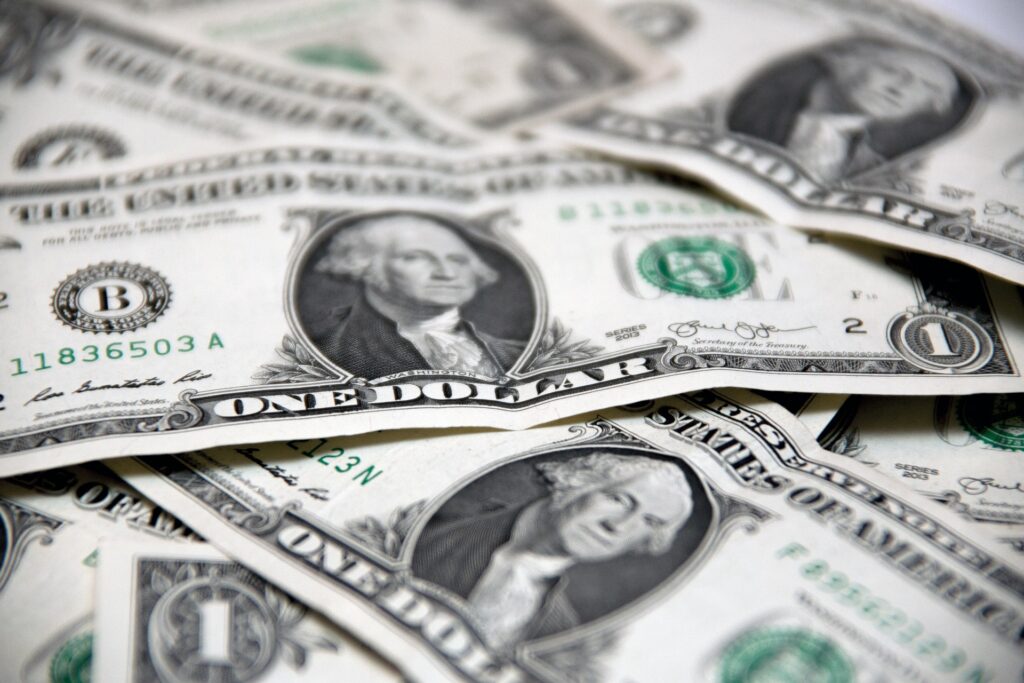 Conflitos Globais Impulsionam o Dólar e Impactam Economias Emergentes Conflitos Globais Impulsionam o Dólar e Impactam Economias Emergentes