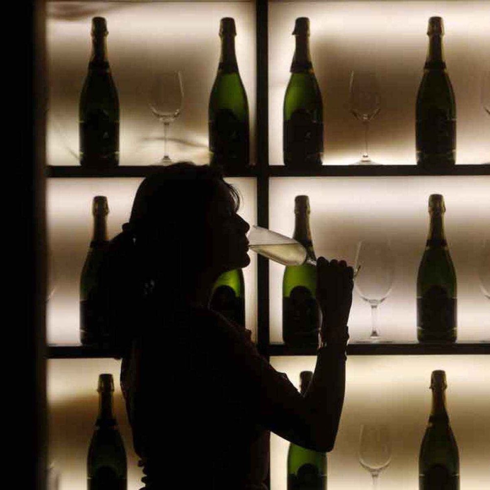 Crescimento Alarmante de Mortes e Internações por Álcool entre Mulheres no Brasil Crescimento Alarmante de Mortes e Internações por Álcool entre Mulheres no Brasil