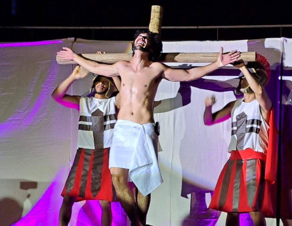 Espetáculo ‘Pelos Caminhos do Gólgota’ Encerra a Semana Santa Cultural em Poços de Caldas Espetáculo ‘Pelos Caminhos do Gólgota’ Encerra a Semana Santa Cultural em Poços de Caldas