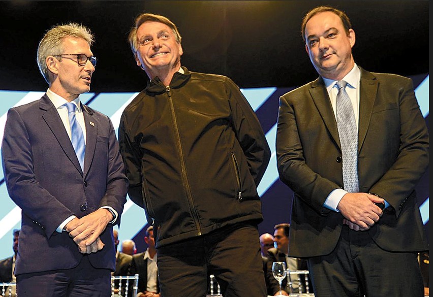 Flávio Bolsonaro Avalia Outsider para Eleição em Minas: Aumento da Incerteza no Palanque Estadual Flávio Bolsonaro Avalia Outsider para Eleição em Minas: Aumento da Incerteza no Palanque Estadual