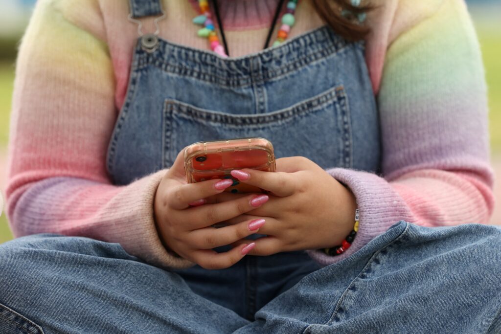 França Propõe Proibição de Redes Sociais para Menores de 15 Anos França Propõe Proibição de Redes Sociais para Menores de 15 Anos