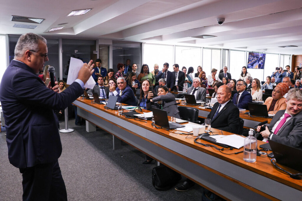 Governo vence na CPI do INSS e rejeita indiciamento de figuras políticas Governo vence na CPI do INSS e rejeita indiciamento de figuras políticas