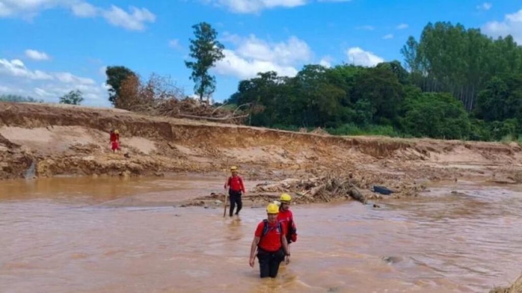 Investigações Sobre Morte e 37 Casos Suspeitos de Leptospirose em Ubá Após Enchente Investigações Sobre Morte e 37 Casos Suspeitos de Leptospirose em Ubá Após Enchente