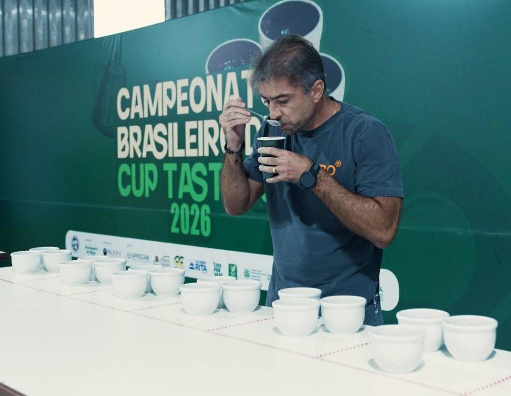 Jacques Carneiro é campeão brasileiro de prova de café e representará o Brasil no Mundial Jacques Carneiro é campeão brasileiro de prova de café e representará o Brasil no Mundial