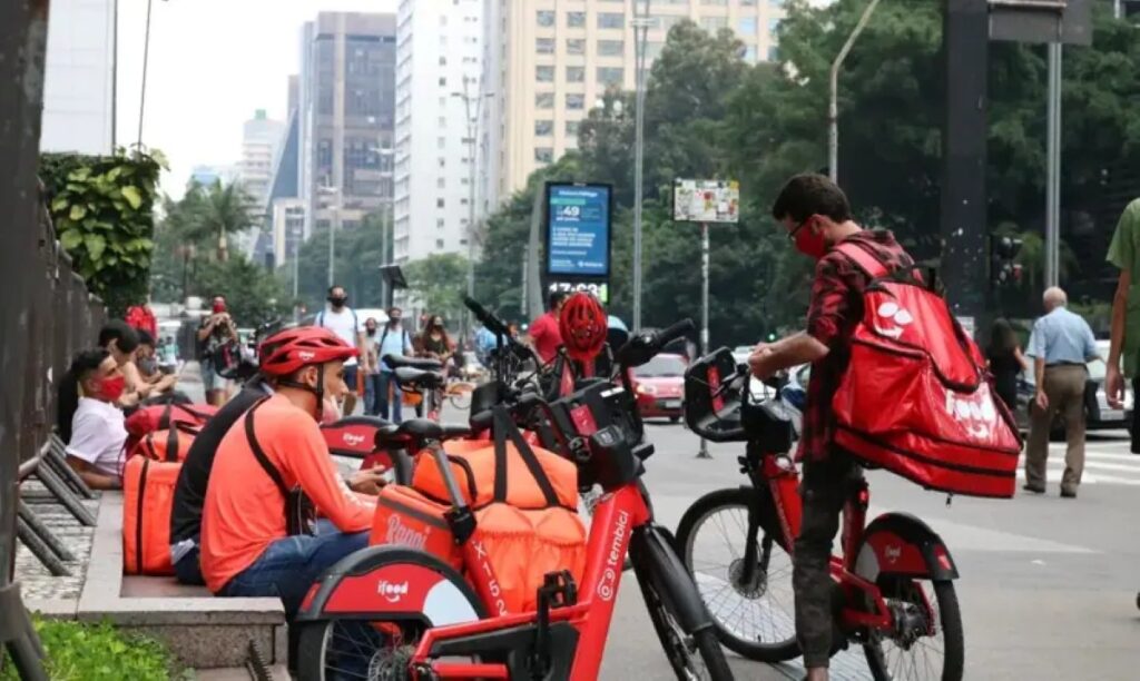 PL dos Serviços de Entrega: Oposição Crítica à Taxa Mínima; Relator Propõe R$ 8,50 por Entrega PL dos Serviços de Entrega: Oposição Crítica à Taxa Mínima; Relator Propõe R$ 8,50 por Entrega