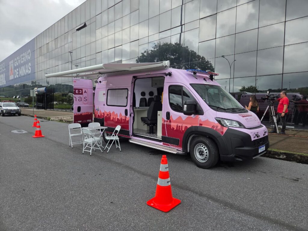 Proteja Minas: Iniciativa Móvel para Combater a Violência Contra a Mulher Proteja Minas: Iniciativa Móvel para Combater a Violência Contra a Mulher